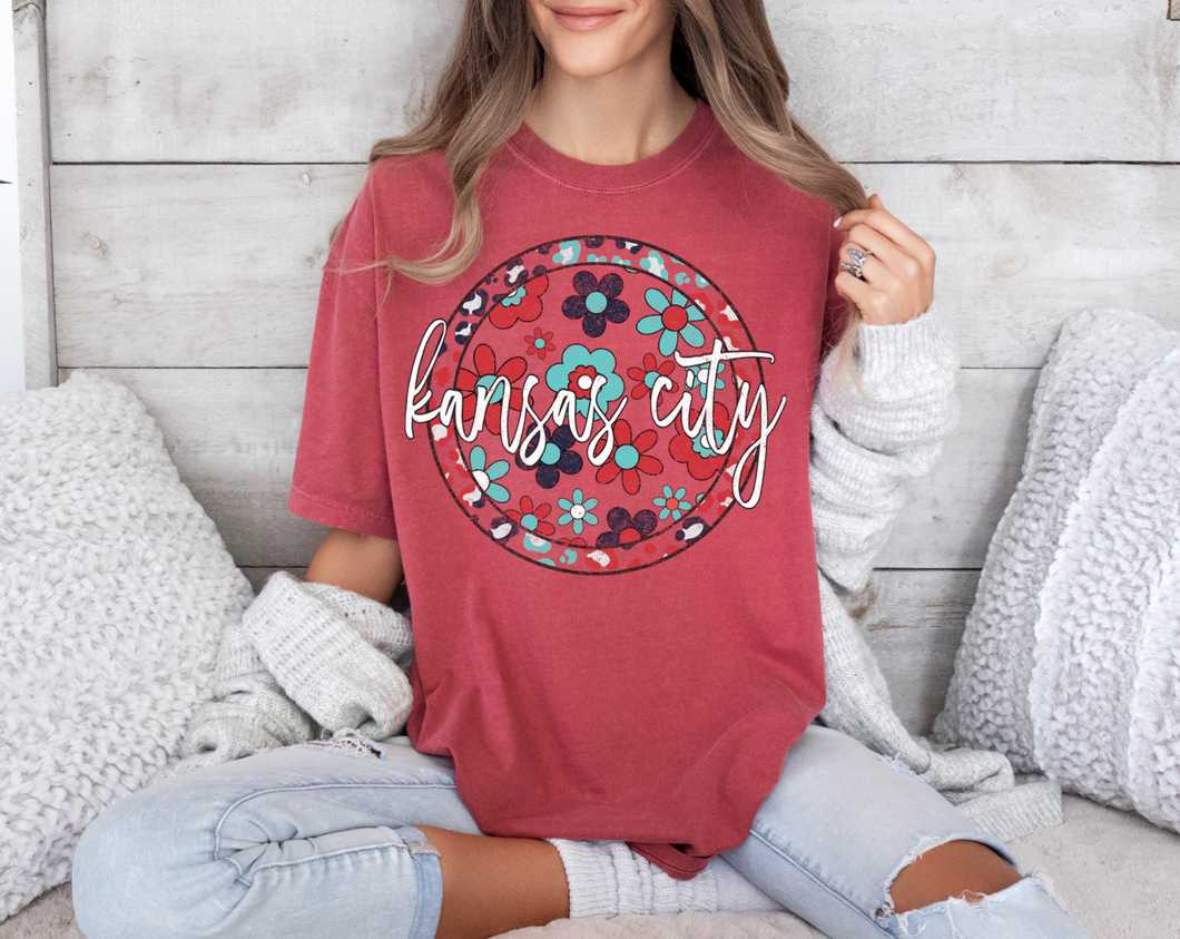 Kansas City Daisy Crimson Tee | Vintage Current