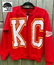 KC oversized graphic pennant sleeve SPLIT CARDIGAN SWEATSHIRT |