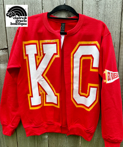 KC oversized graphic pennant sleeve SPLIT CARDIGAN SWEATSHIRT |